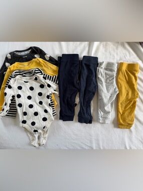 Old Navy onesie and matching jogger bundle of 8 pieces baby girl size 6-12m